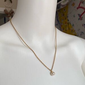 🌟 Gold tone pearl necklace 🌟